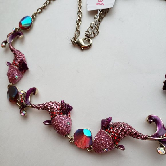 NWT Betsey Johnson  Fish Necklace. - Picture 7 of 10